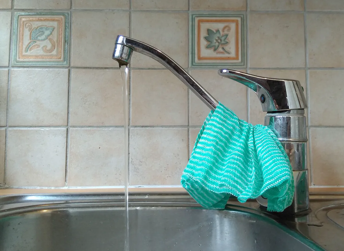 شیر آب سینک آشپزخانه — رفع گرفتگی سینک و لوله آشپزخانه
